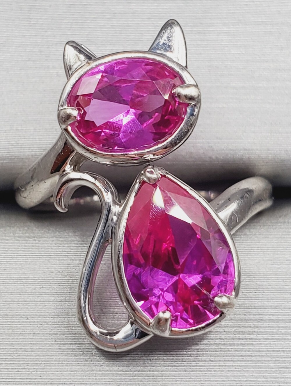 Women’s 925 Sterling Silver Cat Ring with Pink Sapphire Gemstones